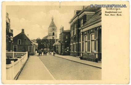 ansichtkaart: Uithuizen, Hoofdstraat met Ned. Herv. Kerk