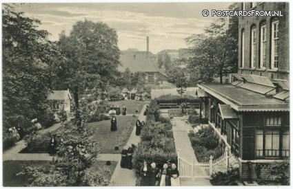 Amsterdam, St. Jacobgesticht. Ouden van Dagen. Plantage Middenlaan 52. Tuin ansichtkaart: Amsterdam, St. Jacobgesticht. Ouden van Dagen. Plantage Middenlaan 52. Tuin
