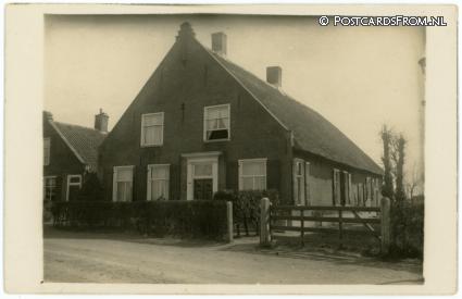 Sprang-Capelle, Vrijhoeve-Capelle. Raadhuisstraat 103-109 ansichtkaart: Sprang-Capelle, Vrijhoeve-Capelle. Raadhuisstraat 103-109