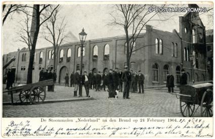 Schiedam, Stoommolen 'Nederland' na den Brand op 24 February 1904 ansichtkaart: Schiedam, Stoommolen 'Nederland' na den Brand op 24 February 1904