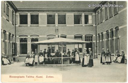 ansichtkaart: Zetten, Binnenplaats Talitha - Kumi