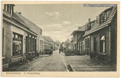 ansichtkaart: 's-Heerenberg, Klinkerstaat. Schoenenmagazijn G.A. Wennekes