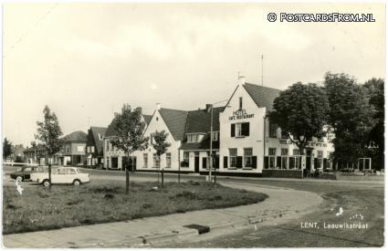 ansichtkaart: Lent, Laauwikstraat. Hotel 'Het Witte Huis', Kleideijk32