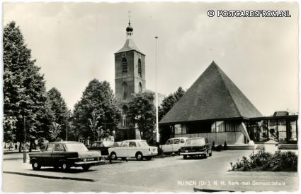 Ruinen, N.H. Kerk met Gemeentehuis ansichtkaart: Ruinen, N.H. Kerk met Gemeentehuis