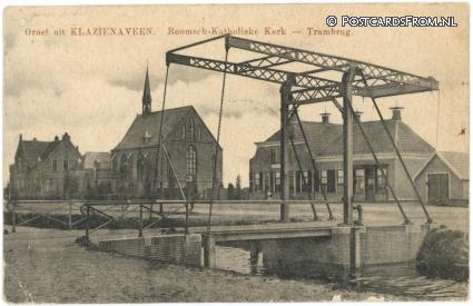 ansichtkaart: Klazienaveen, Roomsch-Katholieke Kerk - Trambrug