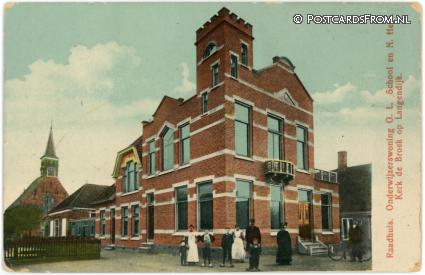 Broek op Langedijk, Raadhuis. Onderwijzerswoning O.L. School en N.H. Kerk ansichtkaart: Broek op Langedijk, Raadhuis. Onderwijzerswoning O.L. School en N.H. Kerk