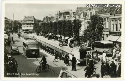 ansichtkaart: Bolsward, Op Marktdag