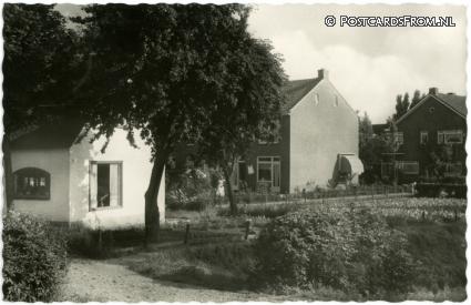 ansichtkaart: Zwanenburg, IJtochtkade - Domineeslaan
