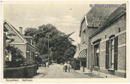 Bathmen, Dorpstraat. Ververij Palthe, Almelo. A. Hillen, Sigaren ansichtkaart: Bathmen, Dorpstraat. Ververij Palthe, Almelo. A. Hillen, Sigaren
