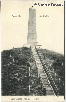 ansichtkaart: Austerlitz, Pyramide