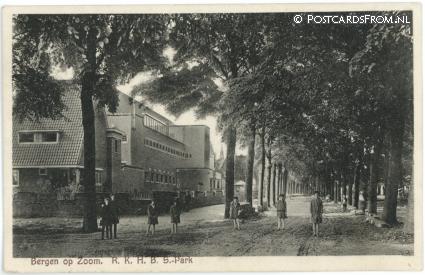 ansichtkaart: Bergen op Zoom, R.K. H.B.S. - Park