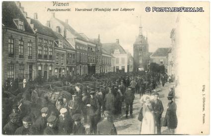 ansichtkaart: Vianen UT, Paardenmarkt. Voorstraat, westzijde, met Lekpoort