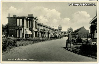 ansichtkaart: Leeuwarden Huizum, Leeuwarderstraat