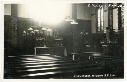 ansichtkaart: Nieuwerkerk ad IJssel, ? Interieur R.K. Kerk