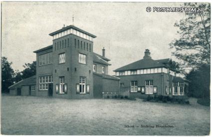 ansichtkaart: Hoenderloo, School - Stichting Hoenderloo