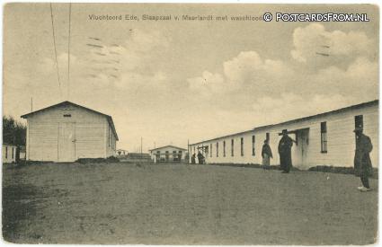 Ede, Vluchtoord. Slaapzaal v. Maerlandtmet waschloods ansichtkaart: Ede, Vluchtoord. Slaapzaal v. Maerlandtmet waschloods