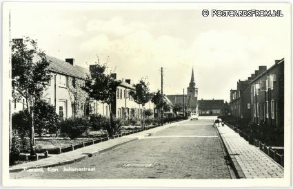 ansichtkaart: Piershil, Kon. Julianasstraat