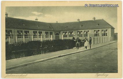 Rijnsburg, Julianaschool ansichtkaart: Rijnsburg, Julianaschool