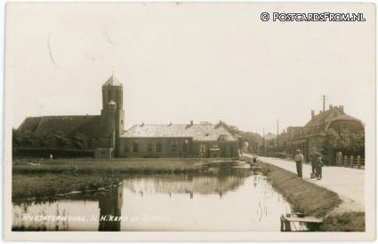 ansichtkaart: Rijnsaterwoude, N.H. Kerk en School