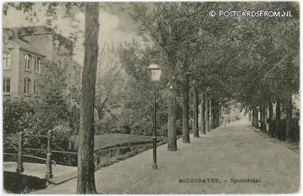 ansichtkaart: Bodegraven, Spoorstraat