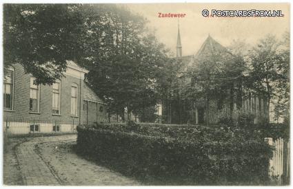ansichtkaart: Zandeweer, Hervormde Kerk met Pastorie