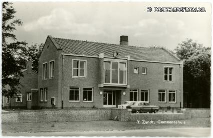 ansichtkaart: 't Zandt GN, Gemeentehuis