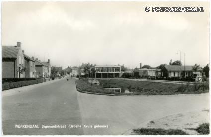 ansichtkaart: Werkendam, Sigmondstraat. Groene Kruis gebouw