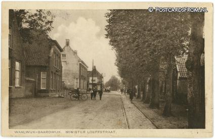 ansichtkaart: Waalwijk, Baardwijk. Minister Loeffstraat