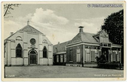't Zandt GN, Geref. Kerk en Pastorie ansichtkaart: 't Zandt GN, Geref. Kerk en Pastorie