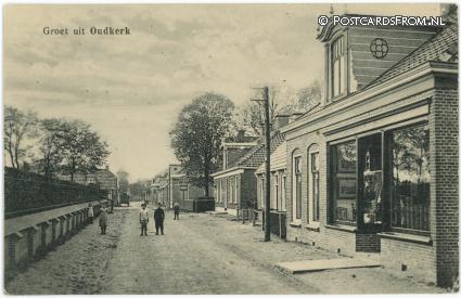 ansichtkaart: Oudkerk, Groet uit. Winkel. P.F. v.d. Veen