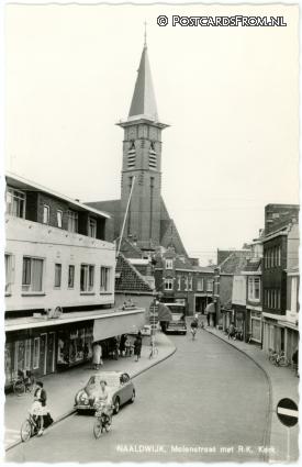 Naaldwijk, Molenstraat met R.K. Kerk ansichtkaart: Naaldwijk, Molenstraat met R.K. Kerk