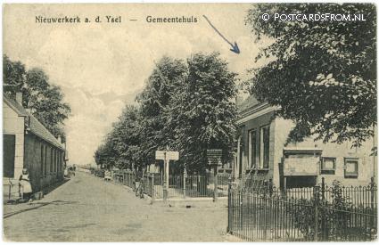 ansichtkaart: Nieuwerkerk ad IJssel, Gemeentehuis