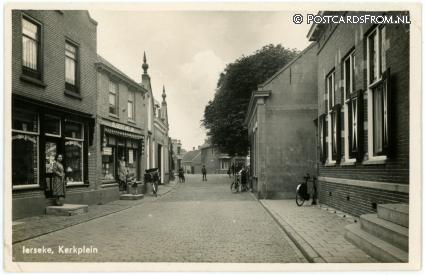 ansichtkaart: Yerseke, Kerkplein. Albert Heijn