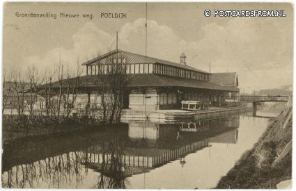 ansichtkaart: Poeldijk, Groentenveiling Nieuwe weg