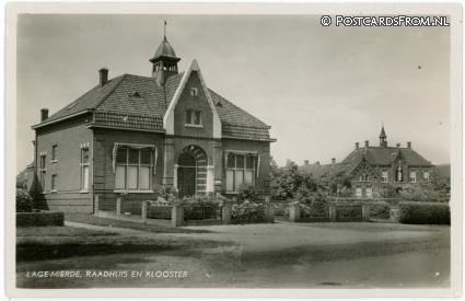 ansichtkaart: Lage Mierde, Raadhuis en Klooster