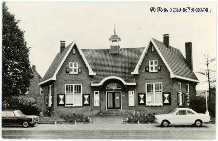 ansichtkaart: Luyksgestel, Gemeentehuis