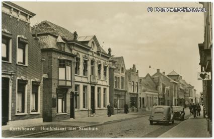 ansichtkaart: Kaatsheuvel, Hoofdstraat met Stadhuis