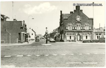 Hoogerheide, Raadhuisstraat ansichtkaart: Hoogerheide, Raadhuisstraat