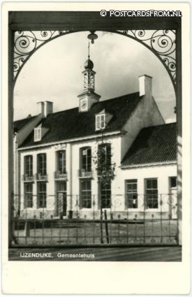 ansichtkaart: IJzendijke, Gemeentehuis