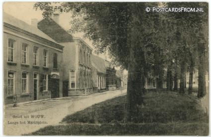 ansichtkaart: Wouw, Langs het Marktplein