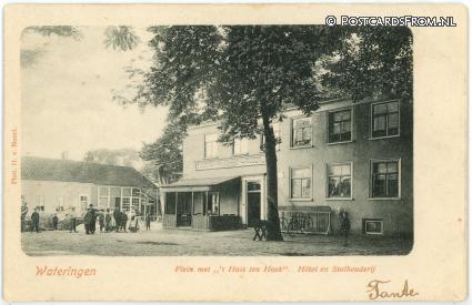 ansichtkaart: Wateringen, Plein met 't Huis ten Hoek. Hotel en Stalhouderij