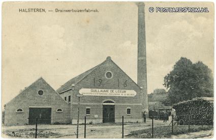 ansichtkaart: Halsteren, Draineerbuizenfabriek Guillaume de Leeuw