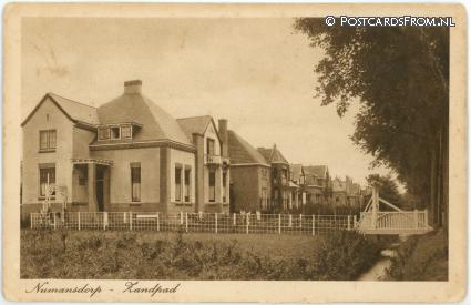 Numansdorp, Zandtpad ansichtkaart: Numansdorp, Zandtpad