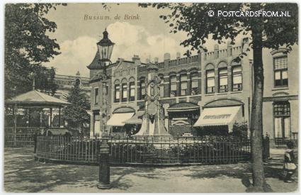 Bussum, De Brink ansichtkaart: Bussum, De Brink