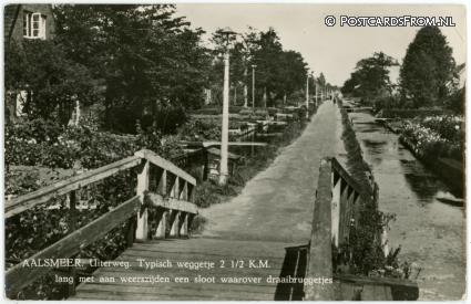 Aalsmeer, Uiterweg 2.5 K.M. lang met aan weerzijden een sloot ansichtkaart: Aalsmeer, Uiterweg 2.5 K.M. lang met aan weerzijden een sloot